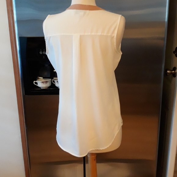 Olive & Oak  Top.     A 93 - Picture 3 of 5